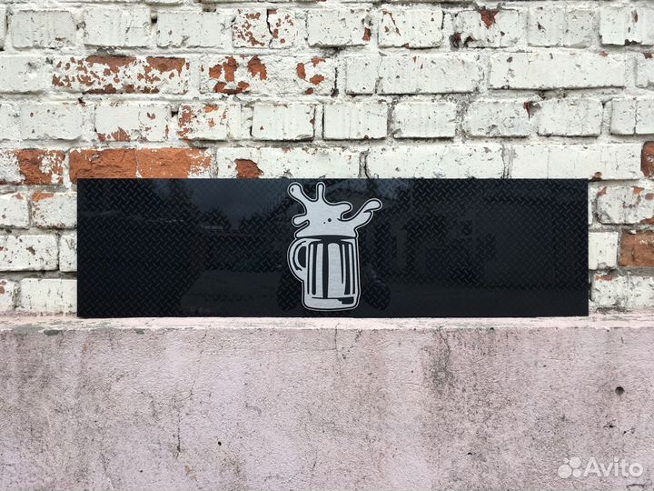 Деревянные таблички с логотипом бренда