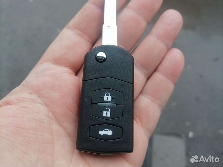 Автомобильный ключ Mazda