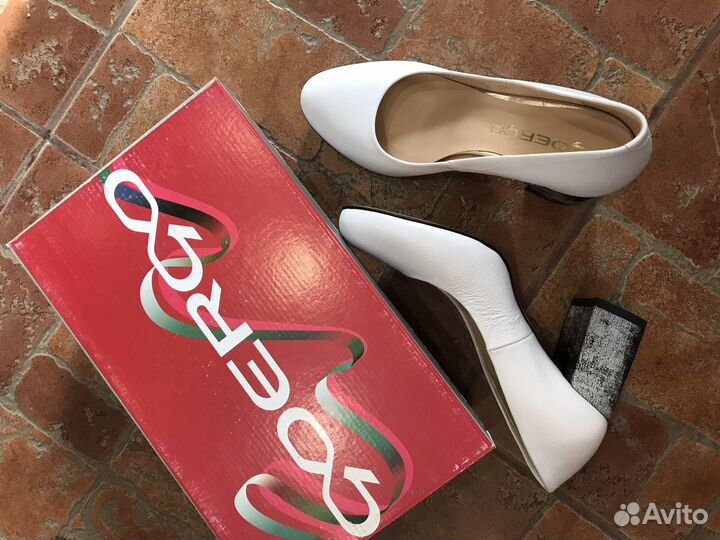 Белые туфли 36,37,39,40 Goergo