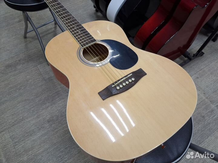 Гитара акустическая с металлическими струнами