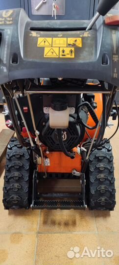 Снегоуборщик бензиновый Husqvarna ST330T