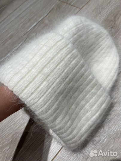 Шапка новая. ангора 80, шерсть 10, акрил 10