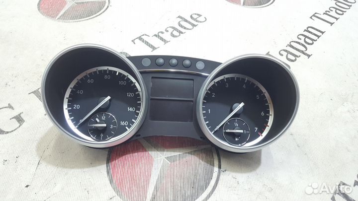 Приборная панель на Mercedes-Benz X164 W251