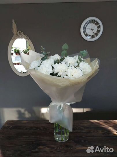 Белые гвоздики с тишью