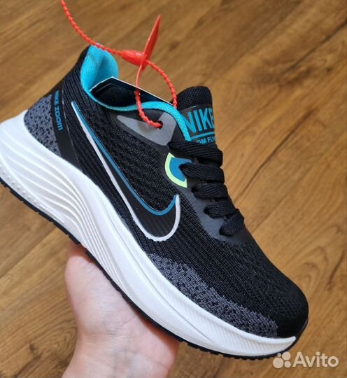 Кроссовки женские Nike