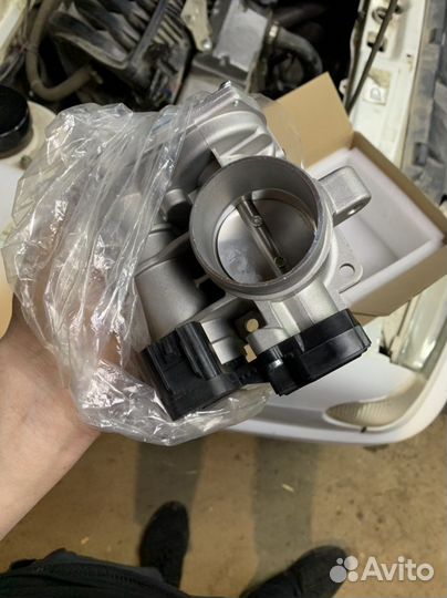 Дросельный патрубок с электроприводом