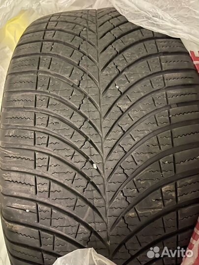Goodyear Vector 4Seasons Gen-3 245/40 R18 97W