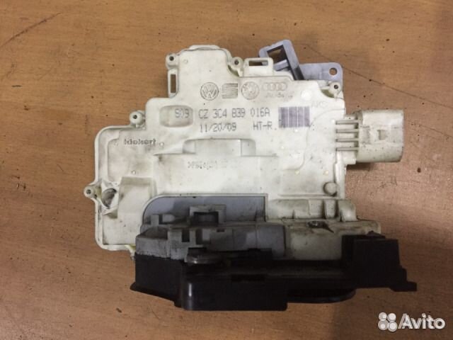 Задний правый замок Passat B7 оригинал 3c4839016a
