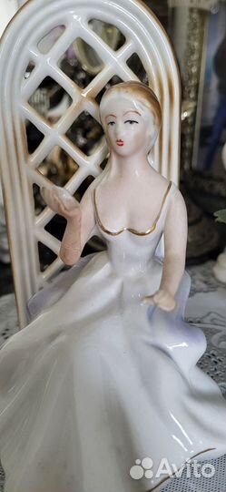 Статуэтка фарфоровая.Клеймо. европа