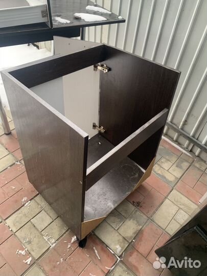 Тумбка с раковиной и смесителем