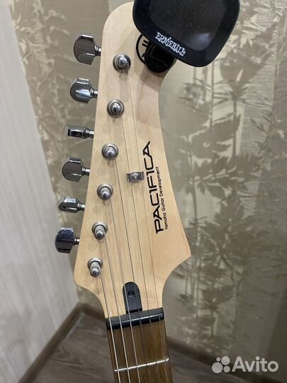 Элеутрогитара Yamaha pacifica 012
