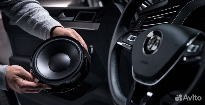 Установка автоакустики