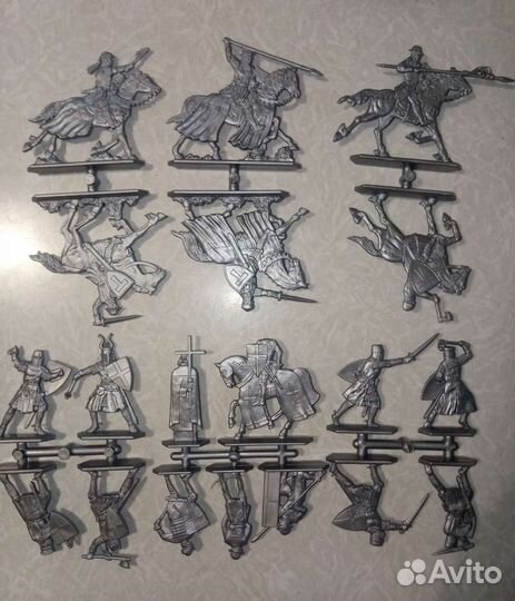 Солдатики тевтонские рыцари конные + пешие