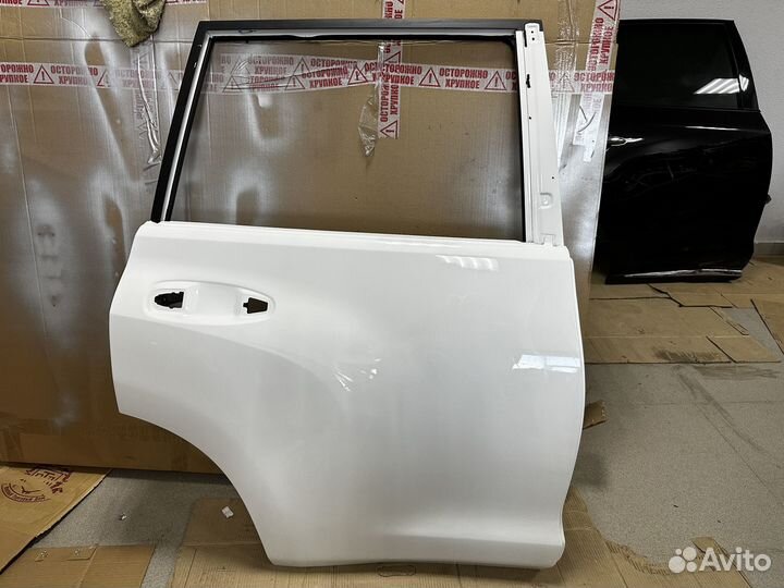 Задняя правая дверь Toyota Land Cruiser Prado 150