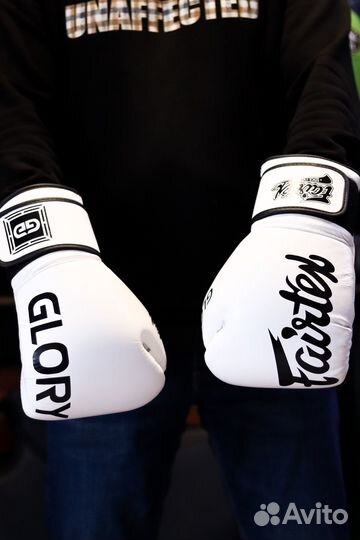 Боксерские перчатки Glory Fairtex White