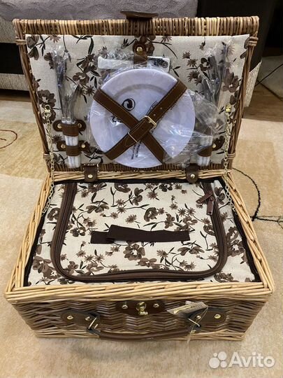 Набор для пикника в чемодане