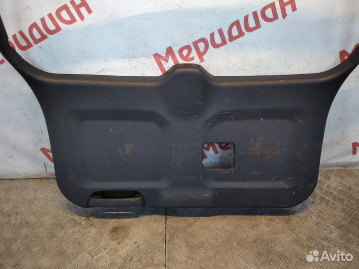 Обшивка двери багажника верхняя Chevrolet Captiva