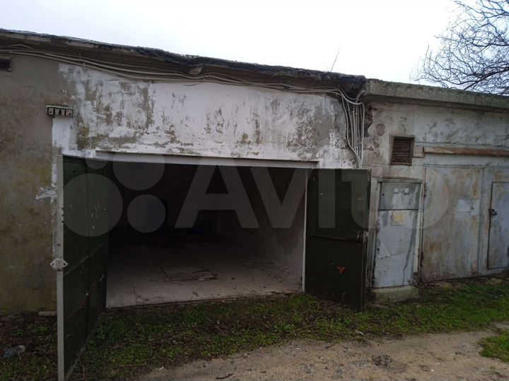 Гараж, > 30 м²