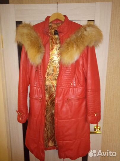 Продам красивую куртку женскую