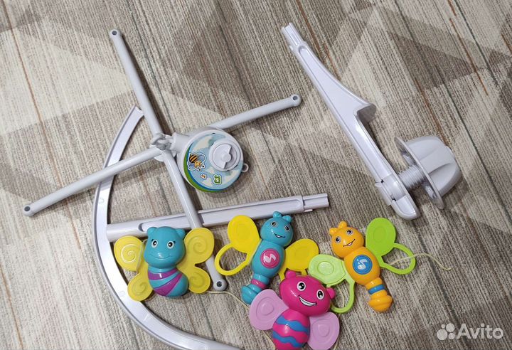 Музыкальный мобиль на кроватку / погремушки