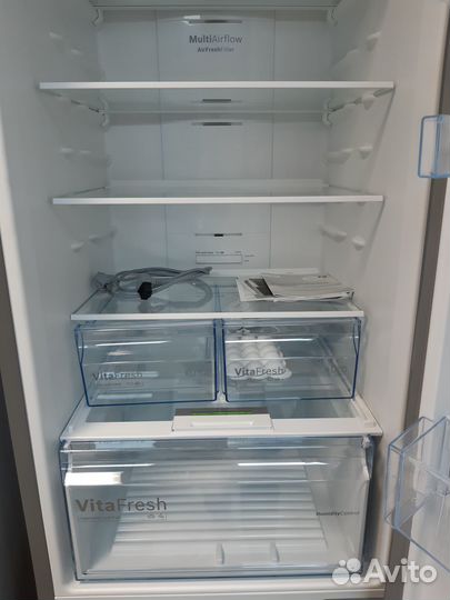 Холодильник с морозильной камерой Bosch KGN39XI27R