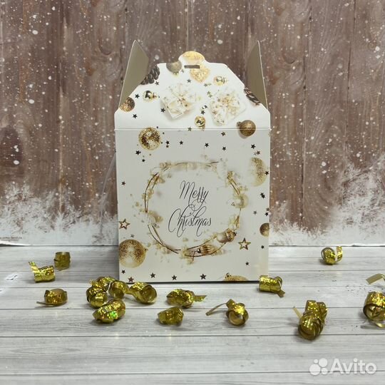 Новогодняя подарочная коробка 