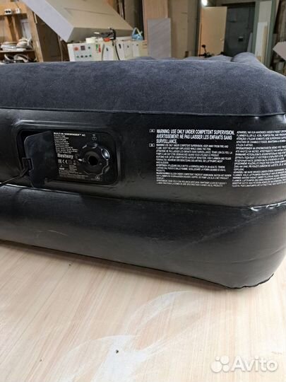 Надувной матрас с встроенным насосом