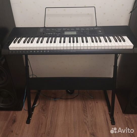 Продам синтезатор