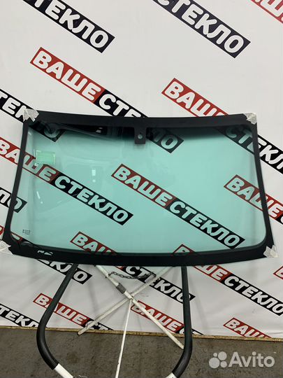 Лобовое стекло Audi A8 D2 Замена