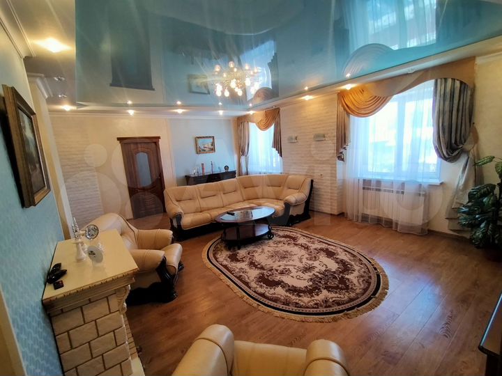 Коттедж 231 м² на участке 5 сот.