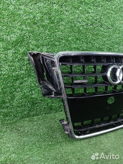 Решетка радиатора Audi A5 8T Дефект верхних крепле