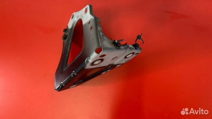 Кронштейн Крепления крыла передний правый Audi A6