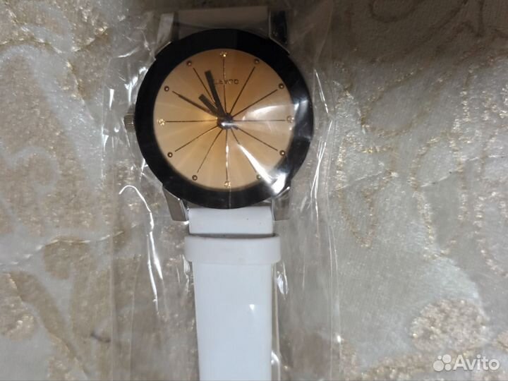 Часы женские новые