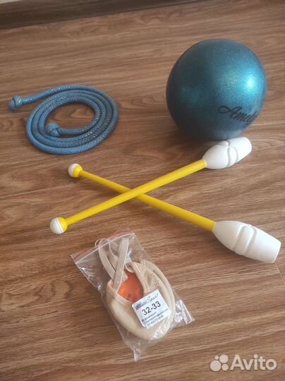 Мяч, булавы, скакалка, получешки для гимнастики