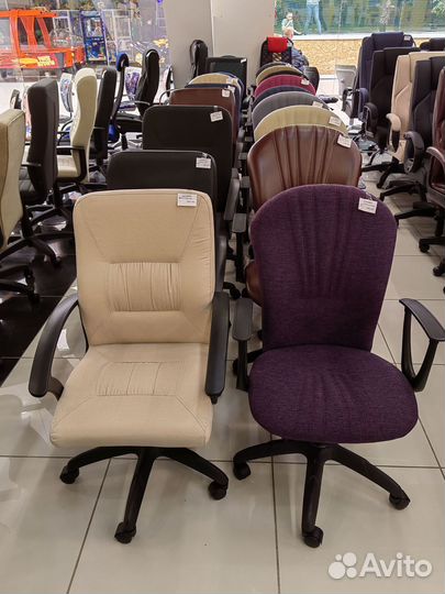 Офисное кресло