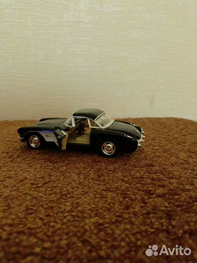 Модель автомобиля Chevrolet Corvette 1957 г