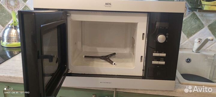 Микроволновая печь AEG