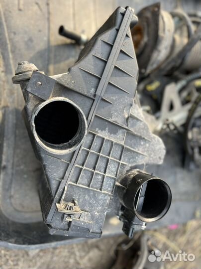 Корпус воздушного фильтра Nissan Tiida C11 европа