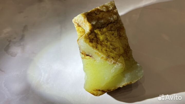 Нефрит в коллекцию в корке