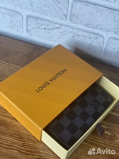 Обложка на паспорт L O U I S V U I T T O N