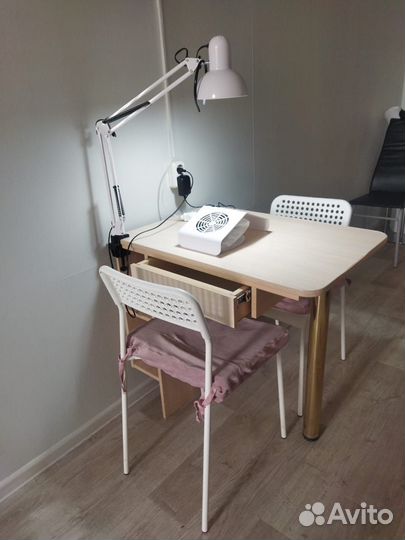 Стол маникюрный