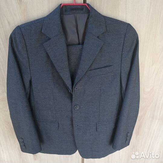 Школьный костюм для мальчика 128 серый