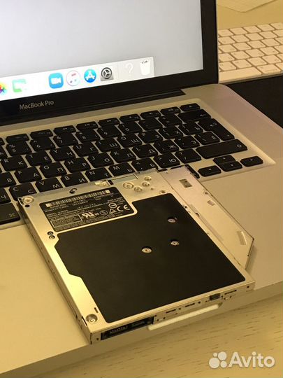Встроенный оптический CD DVD привод Apple MacBook
