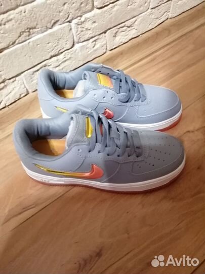 Кроссовки женские, новые, коженные, размер 37 и 36