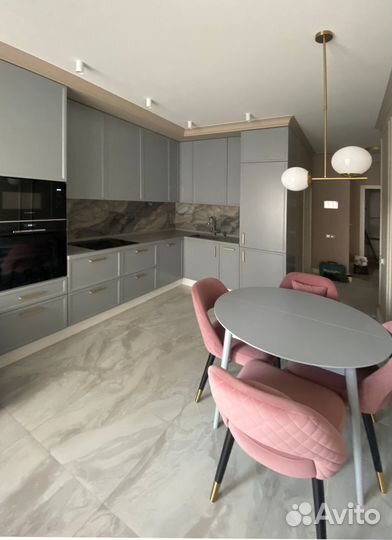 Угловая кухня под потолок на заказ