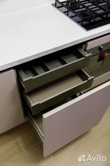 Угловая кухня на заказ. Производство