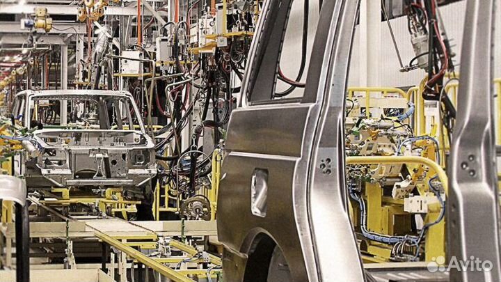 Рабочие-вахтовики на конвейер