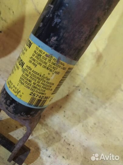 Амортизатор задний Cadillac SRX 2003-2009