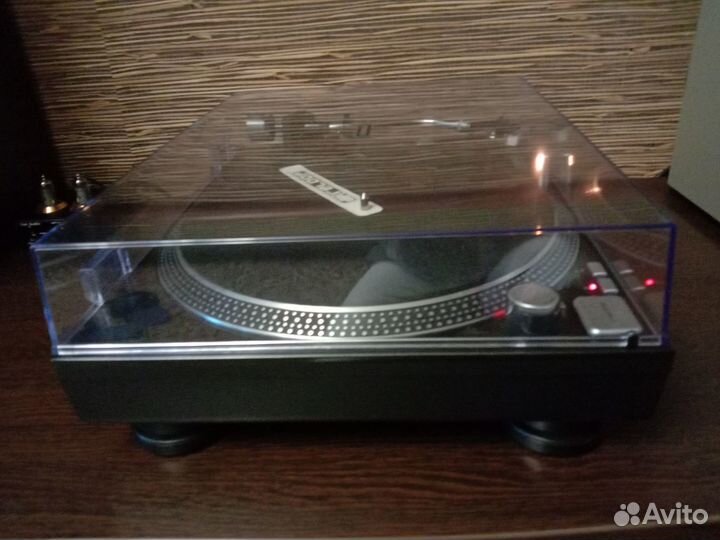 Виниловый проигрыватель 