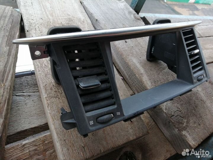 Рамка монитора воздуховоды Nissan Patrol Y62